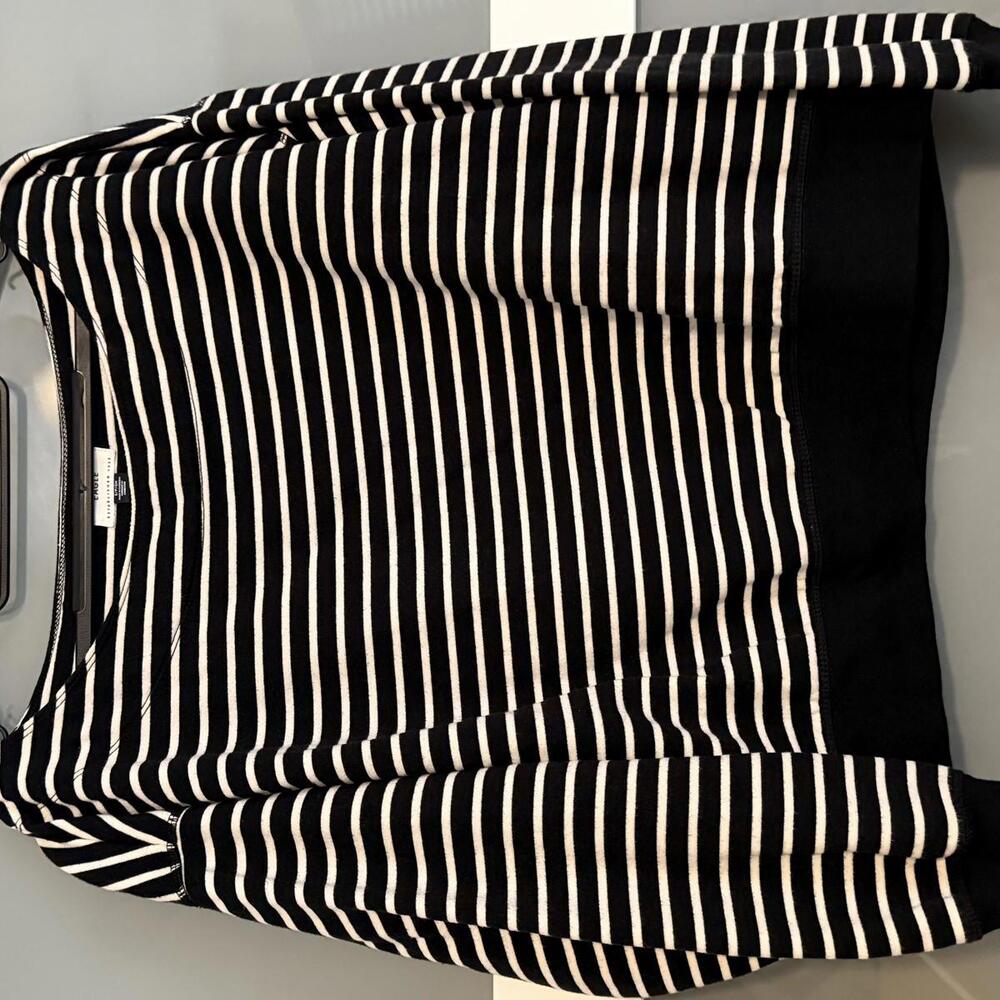 American Eagle Black and White Striped Long Sleeve Top